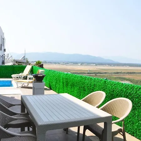 Dalaman'da Doga Manzarali Azur Villa *